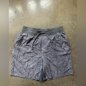 Lululemon mens T.H.E Linerless gray shorts 7” medium